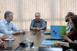 Reunião de assinatura do termo de repasse de recursos (Foto: Dilvulgação/Gov MS)