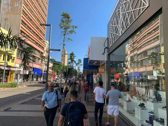 Com clientes &quot;caro&ccedil;os&quot;, comerciantes alegam baixa procura por Black Friday