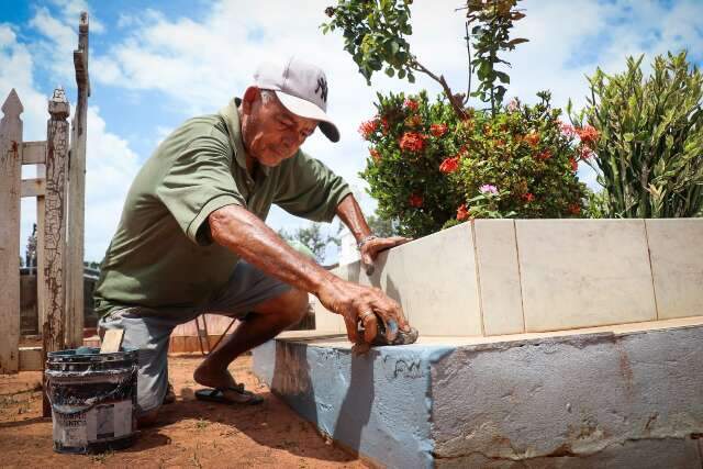 Familiares antecipam ida aos cemit&eacute;rios da Capital e pedem cuidado com t&uacute;mulos