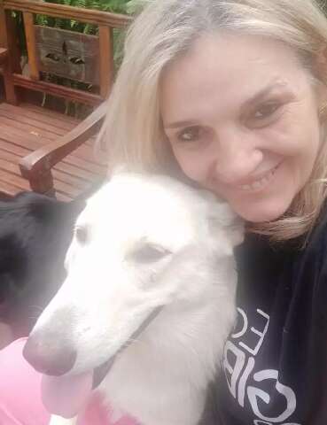 Cadela que escapou ap&oacute;s acionar controle de port&atilde;o &eacute; localizada a 7 km de casa 