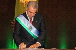 Governador eleito por MS, Reinaldo Azambuja assume a posse, em 2015. (Foto: Chico Ribeiro)