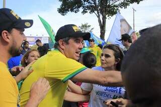 Eduardo Ridel agradecendo os apoiadores na Capital (Foto: Alex Machado)