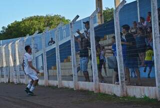 Rhudson, do Santo Antônio, comemora gol no estádio Jacques da Luz (Foto: Divulgação)