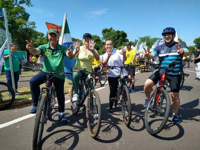 Reinaldo e prefeita entram em pedalada de apoio a Riedel no Parque dos Poderes