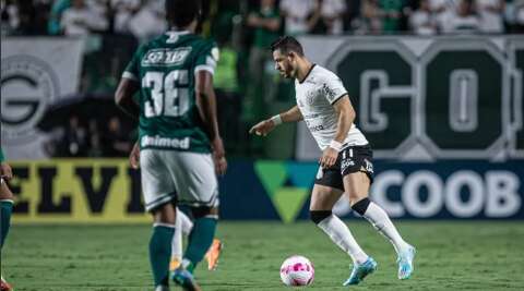 Corinthians tem gol anulado e fica no empata com Goiás em jogo atrasado 