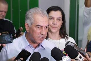 Reinaldo Azambuja foi votar acompanhado da esposa, Fátima Azambuja. (Foto: Kísie Ainoã)