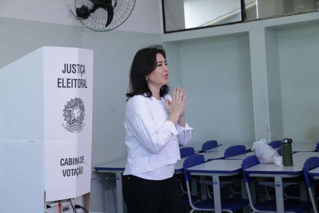 Com votos em Riedel e Lula, Simone Tebet celebra democracia na Capital