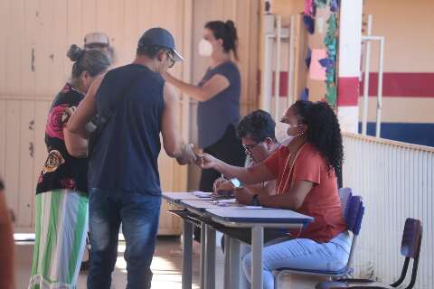 Locais de votação têm portas fechadas após às 16h em Mato Grosso do Sul