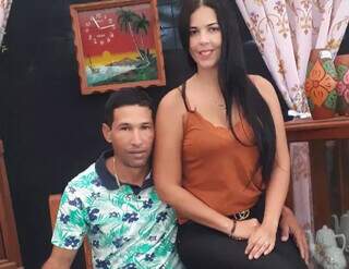 Claudinei dos Santos e a esposa, Adriana Lima. (Foto: Divulgação / Redes sociais)