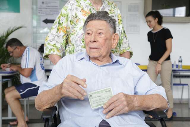Aos 96 anos, Luiz faz até greve de fome se for impedido de votar
