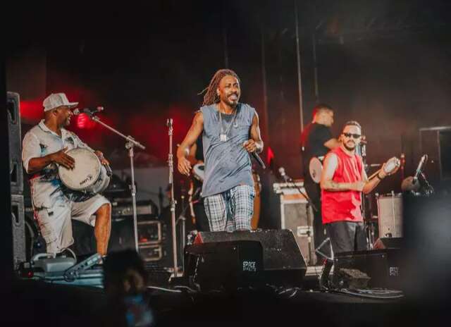 Véspera de feriado tem show de pagode com grupo Revelação - Diversão -  Campo Grande News