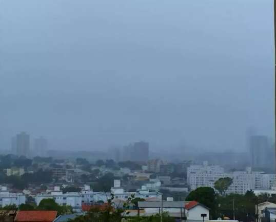 Temperatura começa a despencar e neblina com garoa fina atingem Capital