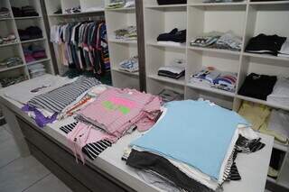 Loja está cheias de blusas femininas a partir de R$ 11,99.