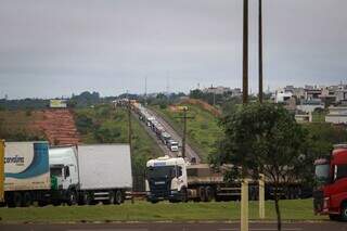 Trecho da BR-163, na saída para Cuiabá, em Campo Grande. (Foto: Henrique Kawaminami)