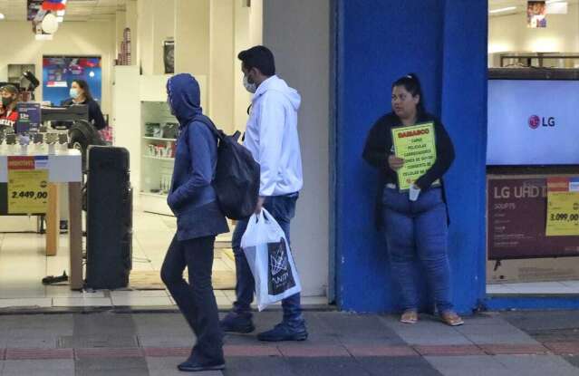 No Dia de Finados, mercados e shoppings abrem, j&aacute; bancos fecham; veja detalhes