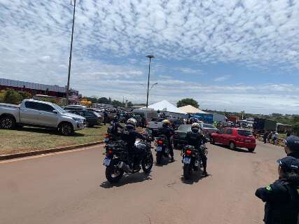Bolsonaristas ameaçam caminhoneiros e PRF aciona tropa de choque