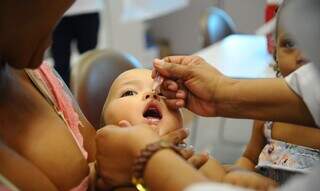 O Brasil está livre da poliomielite há 32 anos, mas a forte queda da cobertura vacinal desde 2015 preocupa. (Foto: Agência Brasil)
