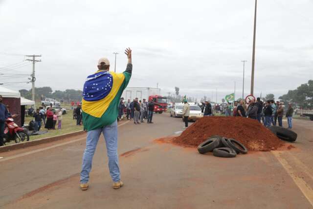 BR-060 volta com bloqueio total, mas PRF negocia libera&ccedil;&atilde;o de forma pac&iacute;fica 