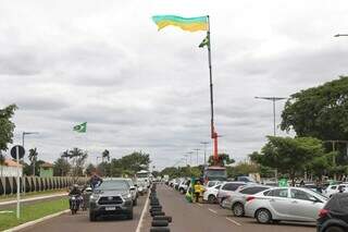 Bolsonaristas fecham duas das três faixas da Avenida Duque de Caixas: autoridades ignoram o protesto.  (Foto: Paulo Francis)