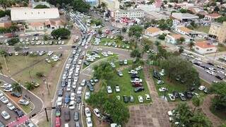 Trânsito em ponto de intersecção das avenidas Afonso Pena e Duque de Caxias. (Foto: Vinícius Santana)