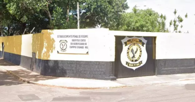 Com garrafas de cacha&ccedil;a, 2 s&atilde;o flagrados quebrando parede de pres&iacute;dio 