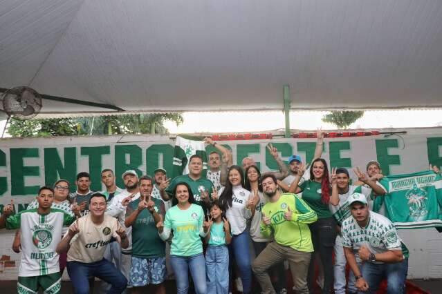 Em reduto palmeirense, torcedores j&aacute; fazem a festa pelo t&iacute;tulo do Brasileir&atilde;o