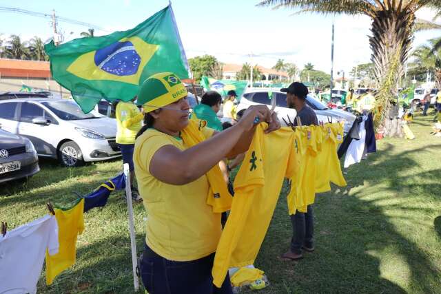 Ambulantes faturam renda extra durante manifesta&ccedil;&atilde;o no CMO