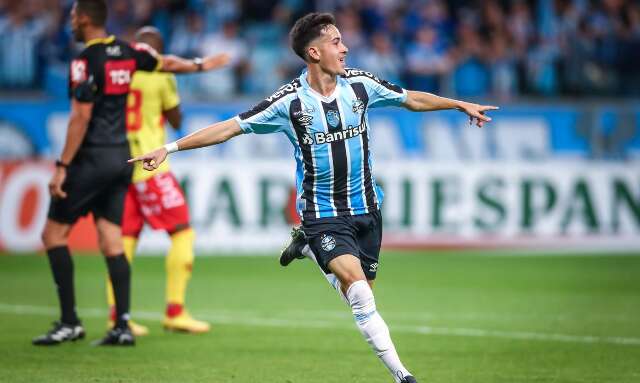 Gr&ecirc;mio vence Brusque em casa na despedida da segunda divis&atilde;o