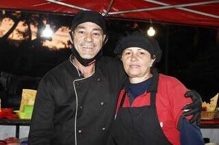 Corsino e Nelly administram há 5 anos a pastelaria que roda a cidade. (Foto: Alex Machado)