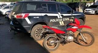 Pol&iacute;cia recupera motocicleta furtada e prende suspeito de recepta&ccedil;&atilde;o