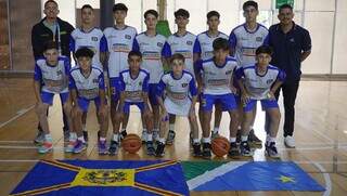 Equipe de basquete masculino da Escola de Educação Cativante, de Rio Brilhante (Foto: Divulgação)