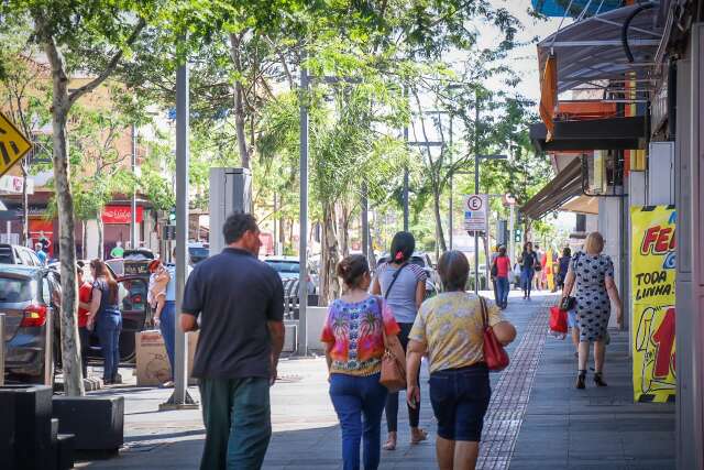 Com emprego sobrando no com&eacute;rcio, Capital prev&ecirc; alta de 5% no PIB