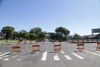 Trecho da Ernesto Geisel está interditado para obras. (Foto: Kísie Ainoã)