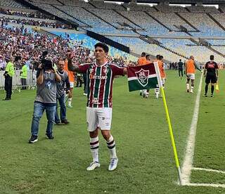 Artilheiro do Brasileirão comemorando um dos gols marcado na partida (Foto: Fluminense/Twitter)