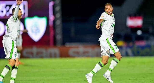 Am&eacute;rica-MG goleia Bragantino e se firma na briga por uma vaga na Libertadores