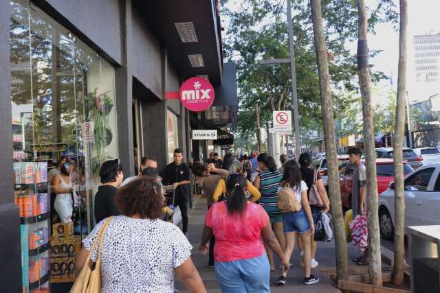 Black Friday, Copa e Natal animam com&eacute;rcio; dif&iacute;cil &eacute; manter vendedor na loja