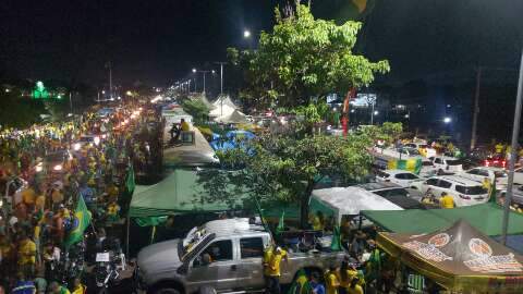 Multidão toma Duque de Caxias em protesto contra resultado da eleição