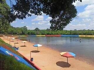 Praia artificial é a única em Campo Grande. (Foto: Divulgação)