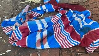 Homem de 37 anos é esfaqueado em praça e é socorrido em estado grave Homem de 37 anos é esfaqueado em praça e é socorrido em estado grave