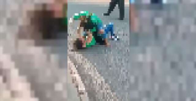 V&iacute;deo mostra alunas brigando na sa&iacute;da de escola no Jardim Anache