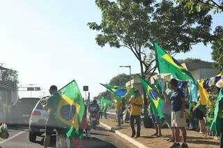 Movimento na Duque de Caxias, em frente ao CMO. (Foto: Paulo Francis)