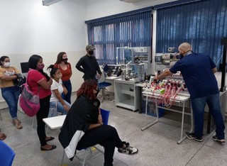 Comunidade durante curso oferecido no Senai (Foto: divulgação)