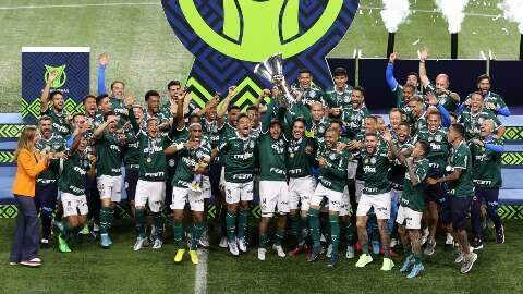 Palmeiras vence de virada o América-MG e recebe troféu de campeão Brasileiro