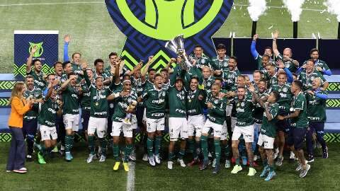 Palmeiras vence de virada o América-MG e recebe troféu de campeão Brasileiro