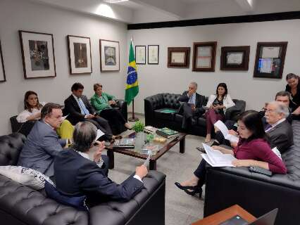 Junto com Reinaldo, Riedel tem primeira reunião com bancada federal em Brasília