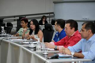  Secretária de Planejamento e Finanças, Márcia Helena Hokama, fala em audiência pública na Câmara Municipal. (Foto: Divulgação/CMCG)
