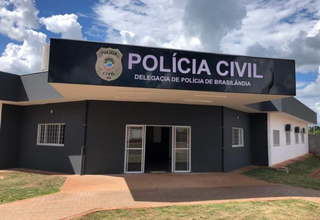 Fachada da Delegacia de Polícia Civil de Brasilândia, município com pouco mais de 11 mil habitantes (Foto: arquivo) 