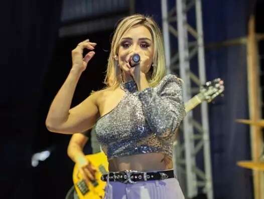 Cantora acusada de inj&uacute;ria racial registra boletim de ocorr&ecirc;ncia por difama&ccedil;&atilde;o