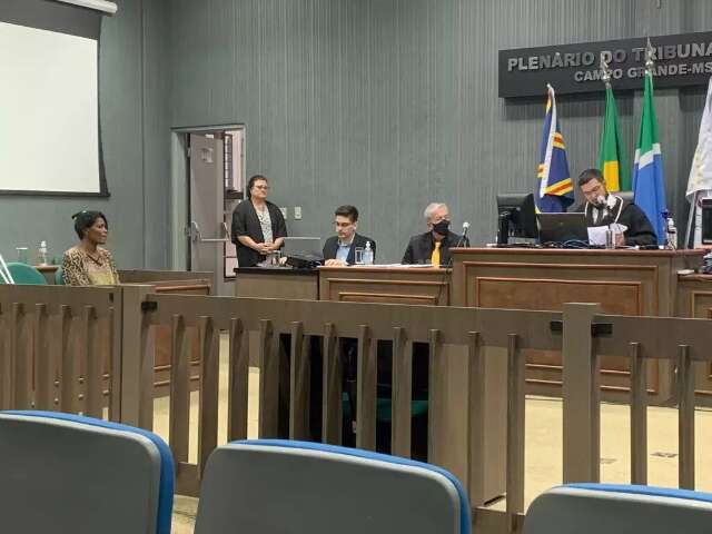 Diarista que matou homem a pauladas &eacute; condenada a 4 anos em regime aberto