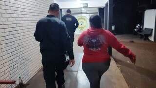 Mulher compra coca&iacute;na para vender e arrependida se entrega &agrave; pol&iacute;cia
